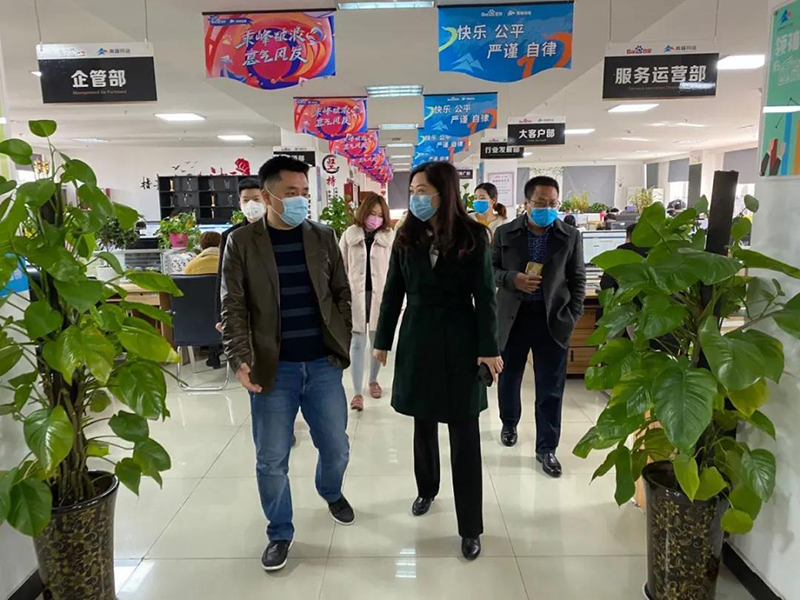 今日市工商聯(lián)黨組織成員 秘書長 梁淑錚同志一行對洛陽青峰進(jìn)行復(fù)工情況指導(dǎo)！